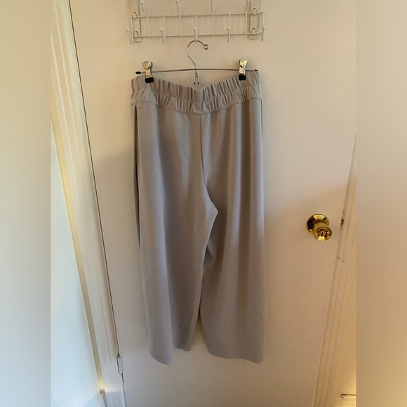 Lululemon Seek Softness Mid-Rise Crop in Lilac - Picture 6 of 6